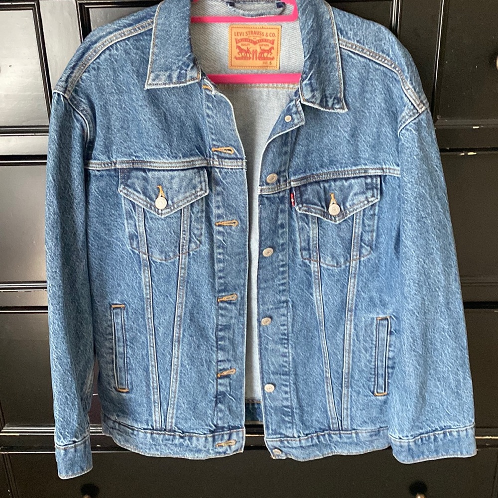 Levi’s oversized jean jacket size small